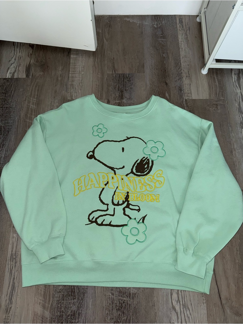Peanuts Snoopy “Happiness in Bloom” crewneck sweatshirt
